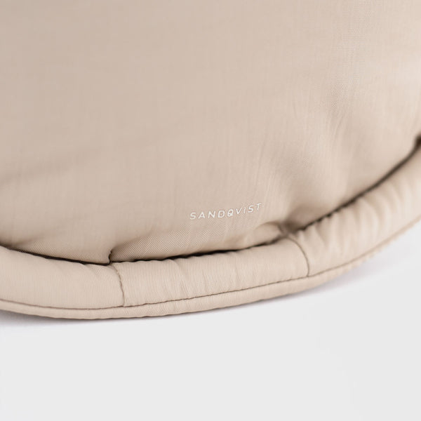 SANDQVIST CURVE HALFMOON BAG MINI / サンクヴィスト カーブ ハーフムーンバッグ ミニ