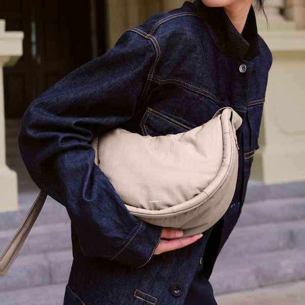 SANDQVIST CURVE HALFMOON BAG MINI / サンクヴィスト カーブ ハーフムーンバッグ ミニ