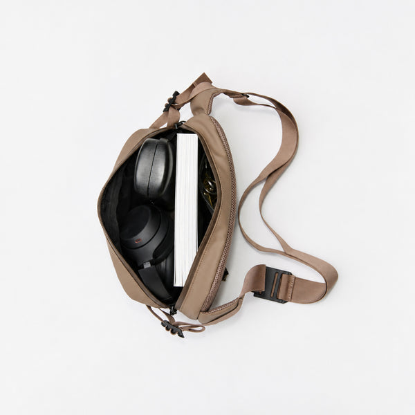 SANDQVIST STREAM SLING BAG / サンクヴィスト ストリーム スリングバッグ