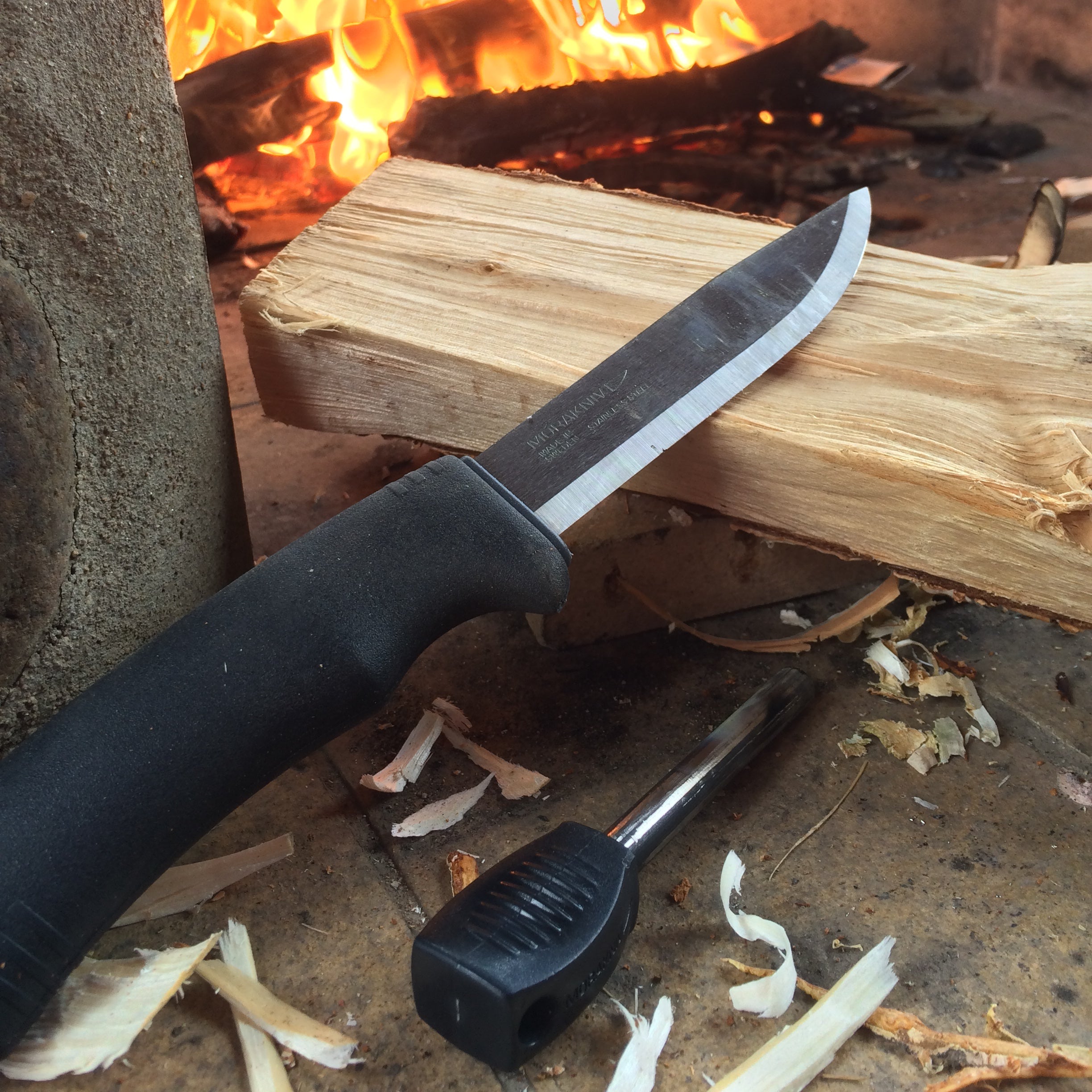 モーラ　ナイフ　ブラックカーボン MORAKNIV BUSHCRAFT BLACK / モーラナイフ ブッシュクラフト