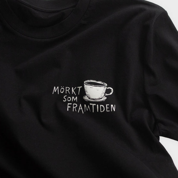 LEMMEL KAFFE COFFEE T-SHIRT Mörkt som Framtiden / レンメルコーヒー Tシャツ モルクト ソム フラムティーデン