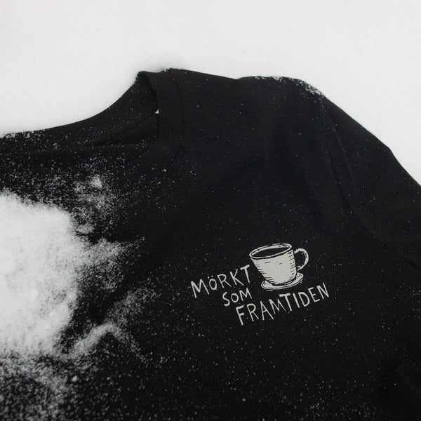 LEMMEL KAFFE COFFEE T-SHIRT Mörkt som Framtiden / レンメルコーヒー Tシャツ モルクト ソム フラムティーデン