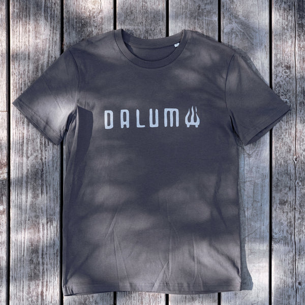 DALUM T-SHIRTS TRAJA LOGO / ダーラム Tシャツ トゥロイヤ ロゴ